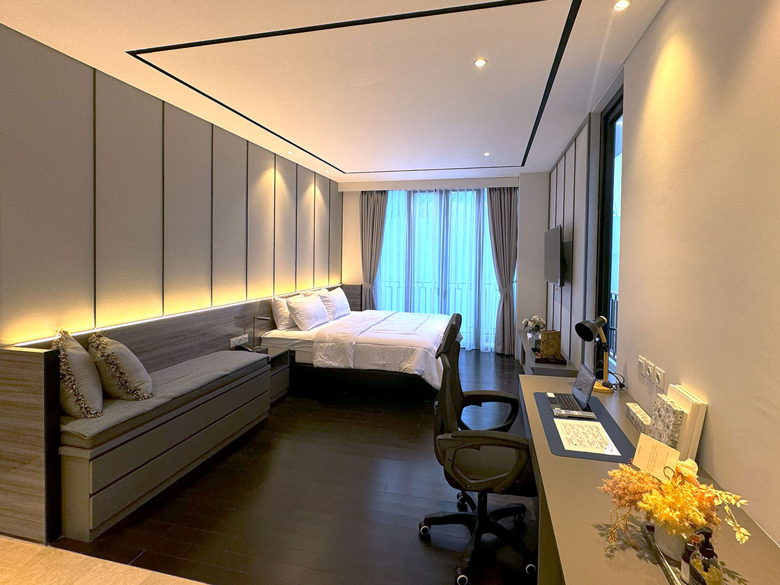 suite-bedroom-window